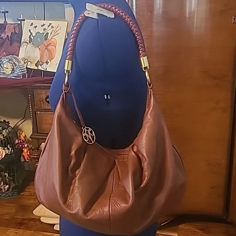 Johnston & Murphy leather shoulder bag. Pebbled leather in EUC. (#1028)